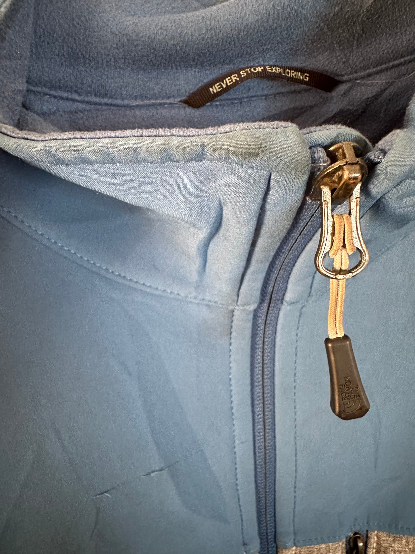 The North Face Mens Insulated Nylon Zipper Jacket