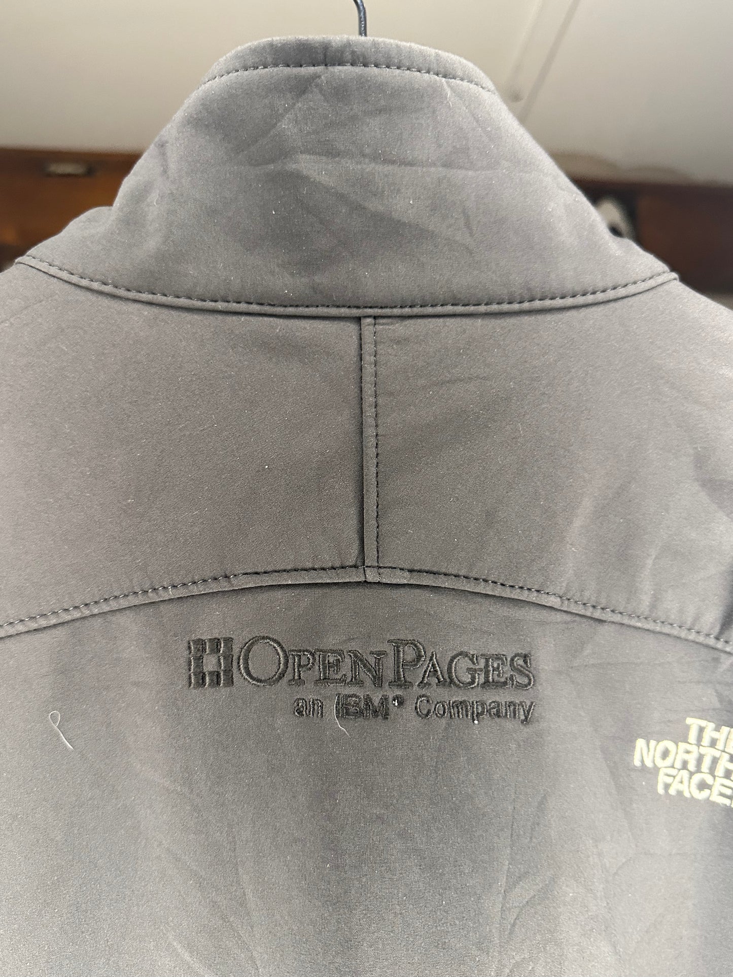 The North Face Mens Apex Zipper Jacket